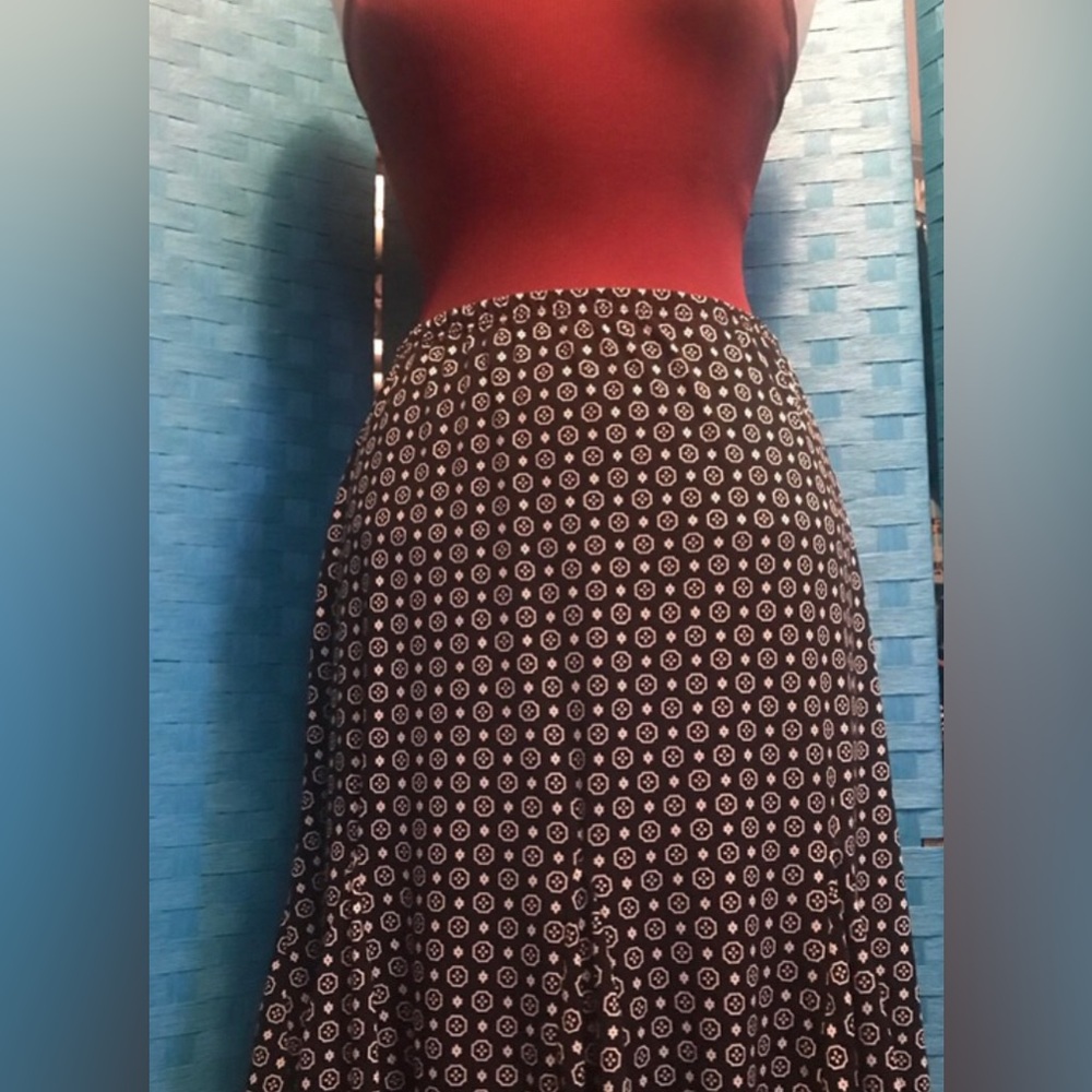 Briggs New York Stretch Flounce Hem Skirt and tank lot sold together.